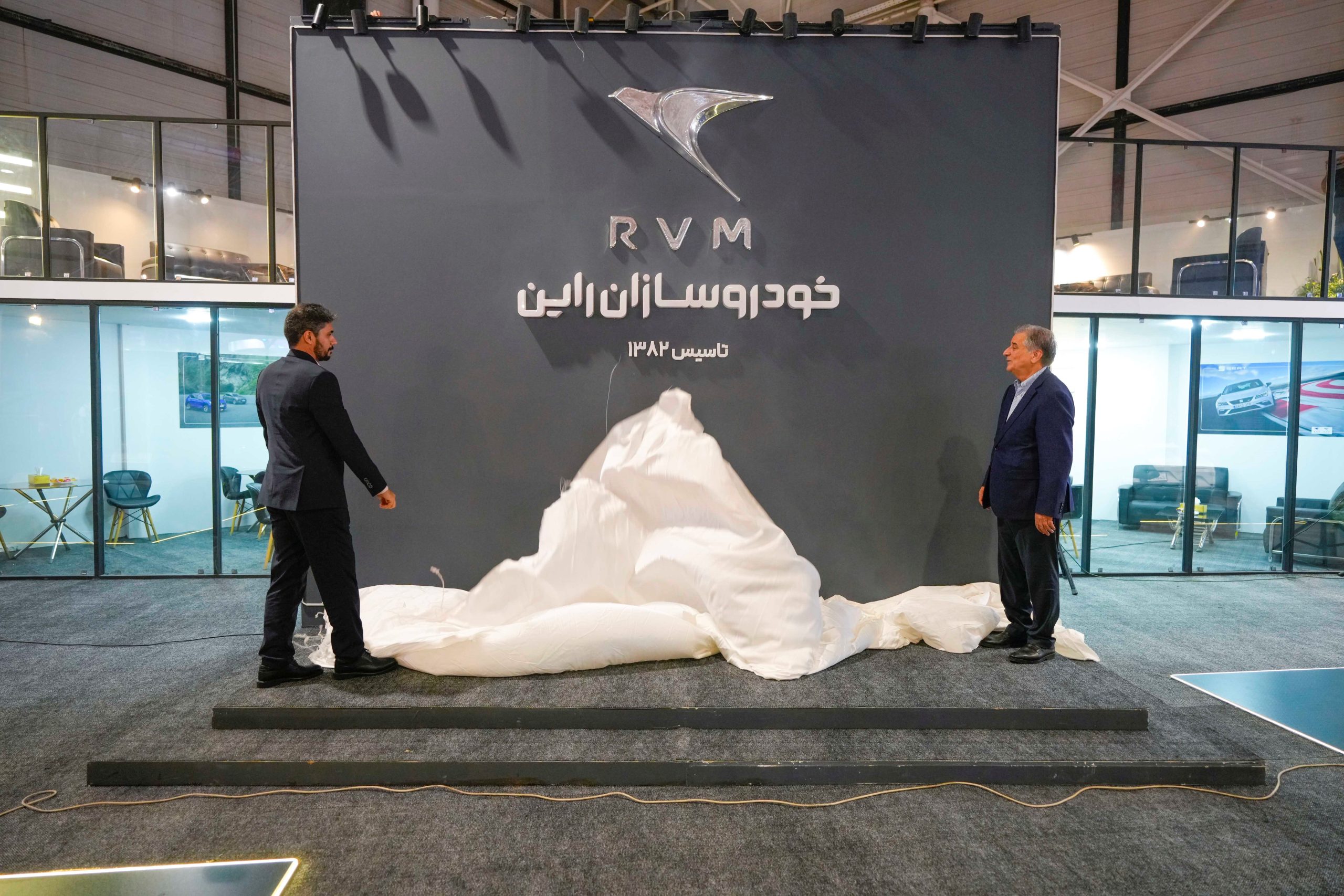 خودروسازان راین از لوگوی جدید خود رونمایی کرد