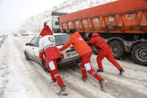 امداد‌رسانی هلال‌احمر به بیش از ۶ هزار نفر در برف و سیلاب/ اسکان اضطراری هزار حادثه‌دیدگان