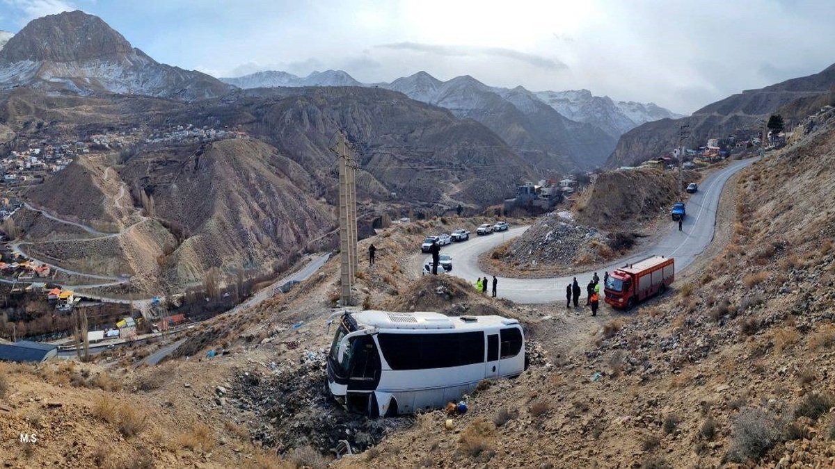 واژگونی یک دستگاه اتوبوس در جاده هراز/ ۶ دستگاه آمبولانس اعزام شدند