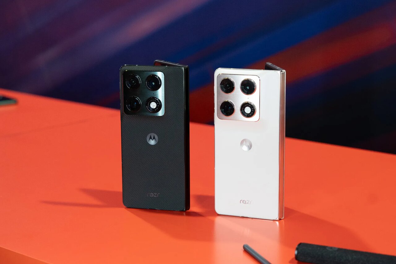 رونمایی از گوشی تاشو کتابی Razr Fold موتورولا