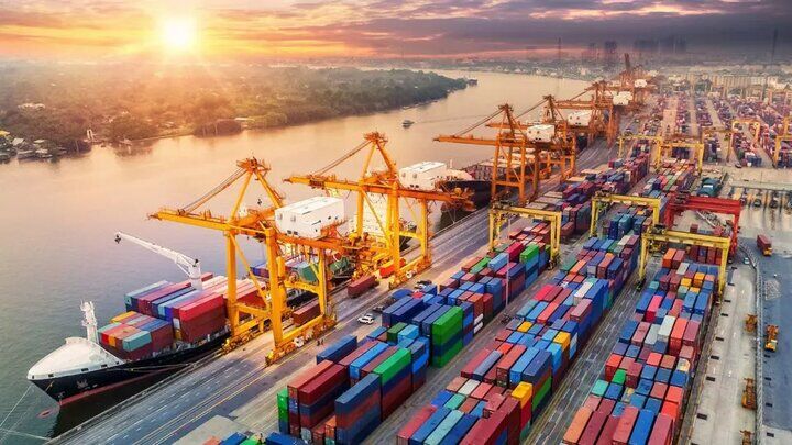 ترانزیت کالاهای غیرنفتی از بنادر قشم ۹۹۲ درصد افزایش یافت