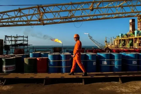 سه پیش‌بینی از قیمت نفت در بازار جهانی/ قیمت نفت به بشکه‌ای چند دلار می‌رسد؟