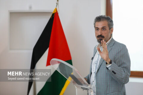 از «۱۲ روز ۱۲ کارتون» تا «خبرنامه جنگی»؛ روایت تصویری هنرمند بجنوردی