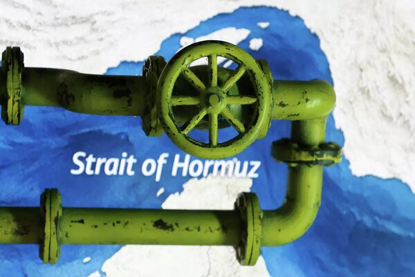 از «۱۲ روز ۱۲ کارتون» تا «خبرنامه جنگی»؛ روایت تصویری هنرمند بجنوردی