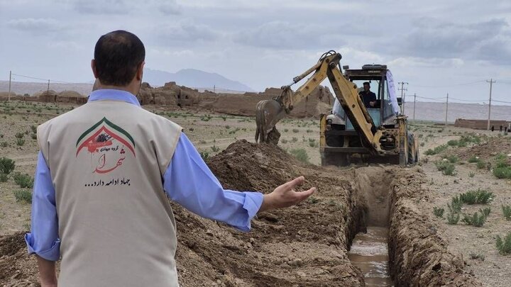 ایثار جهادگران گروه جهادی شهدا برای رفع بی آبی روستای عبدالملکی سبزوار