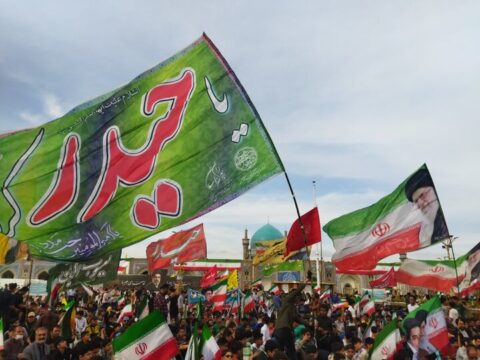 تجدید بیعت ۴۰ هزار نفری نوجوانان با امام زمان(عج) در حرم رضوی