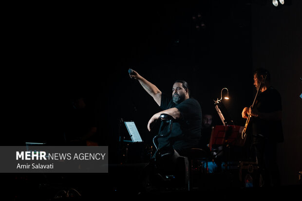 تلاش‌های یک کنش‌گر موسیقی در جنگ؛ «مشکی پوش» سنگ تمام گذاشت