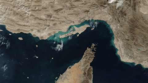 توقف و بازگشت دو نفتکش در ورودی تنگه هرمز + عکس