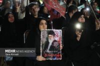 حضور پرشور مردم مشهد در شب پنجاه و هفتم