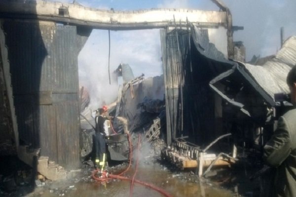 شادی نیا:آتش‌سوزی در کارخانه چسب صوفیان ۱۴ نفر مصدوم برجا گذاشت