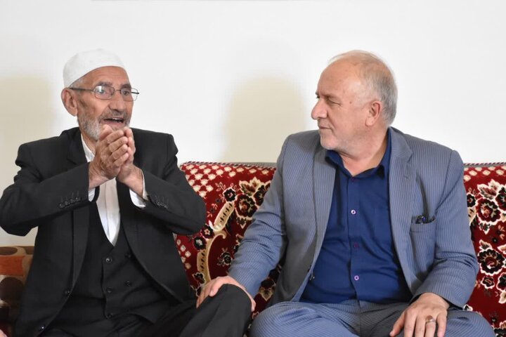 مدیرکل بنیاد شهید لرستان با خانواده شهدای رومشکان دیدار کرد