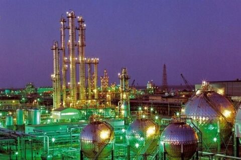 هشدار یک اقتصاددان درباره تهدید جهانی پلاستیک و آلومینیوم در جنگ ایران