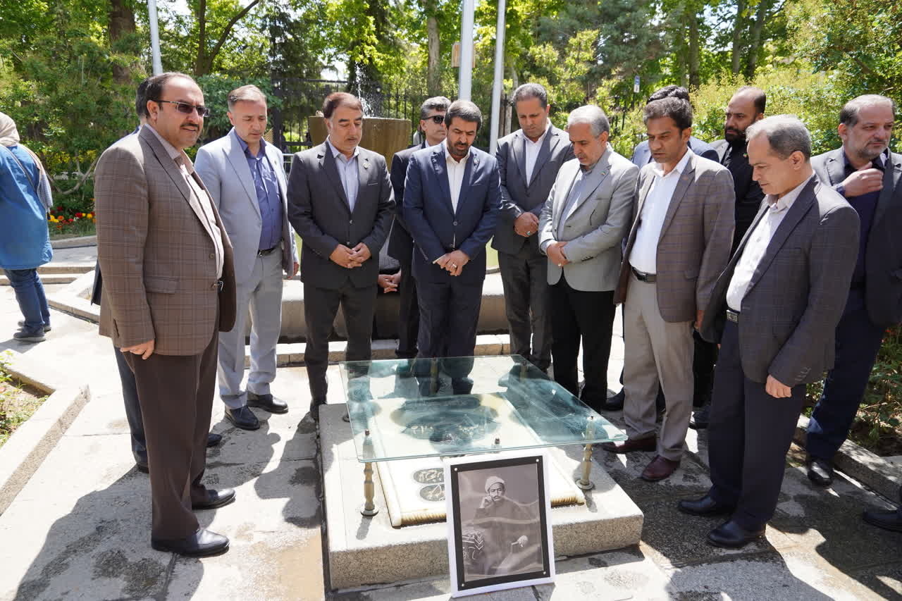 استاندار همدان: کتابخانه بوعلیسینا به مرکز علمی و فرهنگی تبدیل شود استاندار همدان: کتابخانه بوعلیسینا به مرکز علمی و فرهنگی تبدیل شود