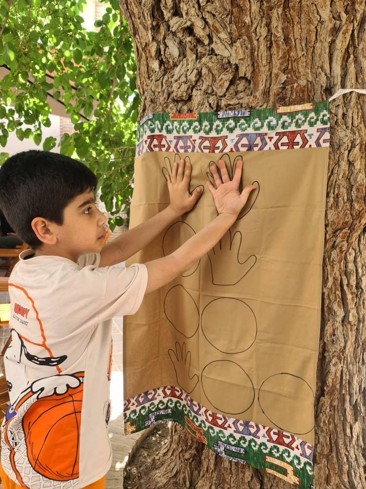 پیوند عروسکهای بومی و گیاهان دارویی تفرش با قصهگویی کودک/ اجرای «چمدون قصهگویی من» در عمارت تاریخی اجلال پیوند عروسکهای بومی و گیاهان دارویی تفرش با قصهگویی کودک/ اجرای «چمدون قصهگویی من» در عمارت تاریخی اجلال