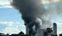 آتش‌سوزی گسترده در جنوب لندن/ ۱۰۰ آتش‌نشان به محل حادثه اعزام شدند