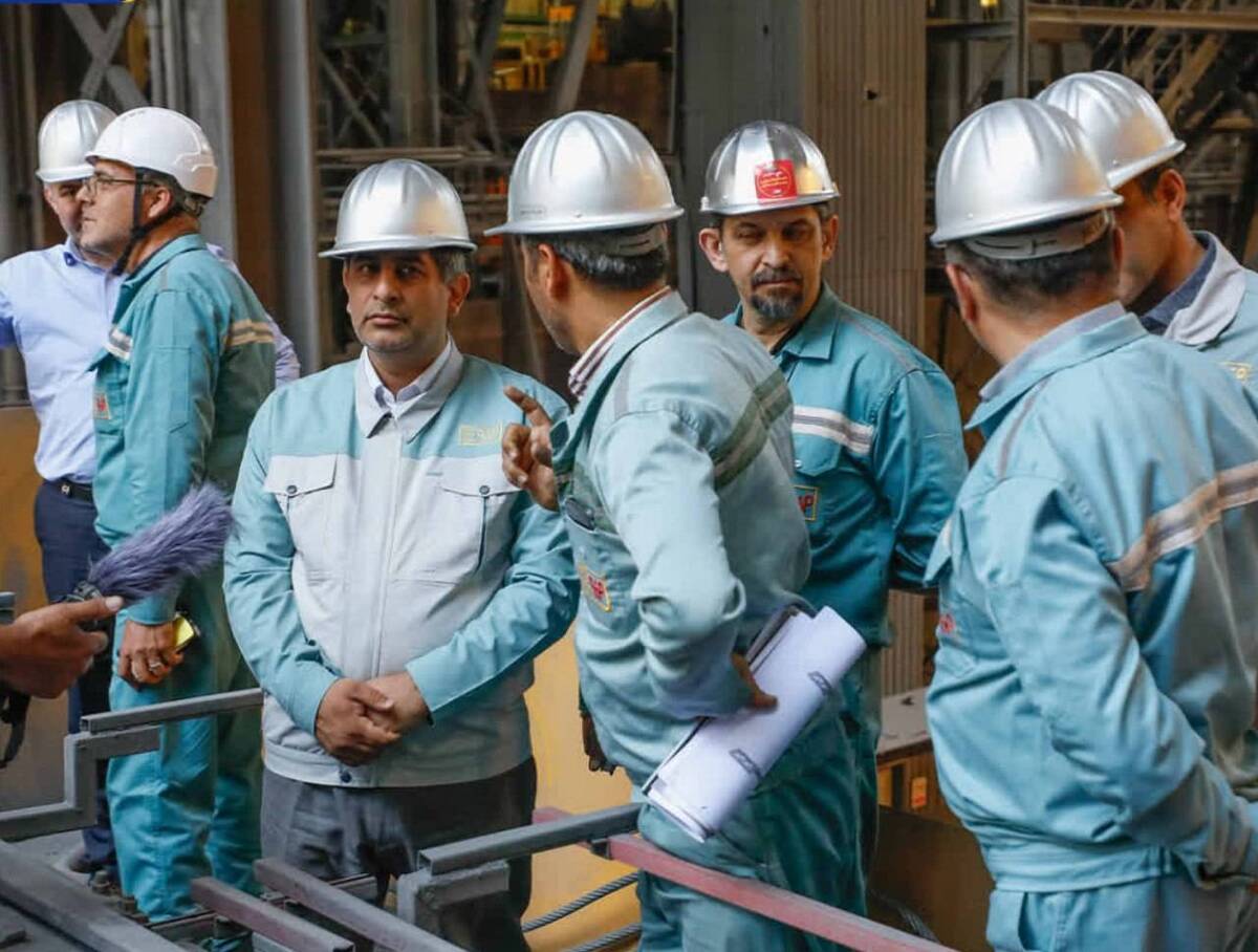 تأکید مدیرعامل فولاد مبارکه بر اهمیت بازسازی و بهبود فرآیندهای تولید در شرایط سخت تأکید مدیرعامل فولاد مبارکه بر اهمیت بازسازی و بهبود فرآیندهای تولید در شرایط سخت