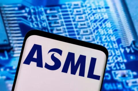 ASML بهخاطر رونق صنعت هوش مصنوعی، به تمام کارکنان خود ۲۰ هزار یورو پاداش میدهد ASML بهخاطر رونق صنعت هوش مصنوعی، به تمام کارکنان خود ۲۰ هزار یورو پاداش میدهد