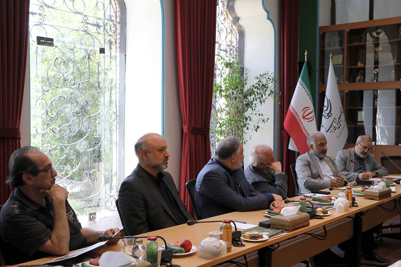 مدیران عامل ادوار فارابی در خانه خود گرد هم آمدند/ تأکید بر طراحی برنامه بلندمدت فارابی با بازنگری در مأموریت‌ها