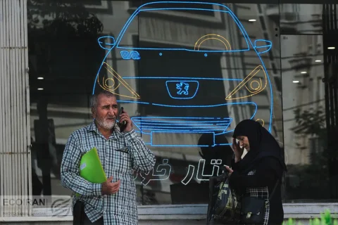 دلار ۴ درصد ریخت، ۲۰۷ فقط ۲.۹ درصد / خودرو زیر فشار دلار کوتاه می‌آید؟