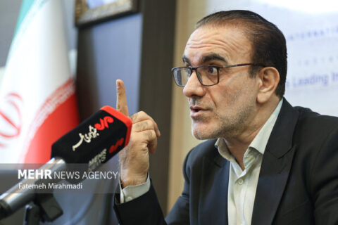 زایمان طبیعی و سزارین نباید به جنگ عددی تبدیل شود زایمان طبیعی و سزارین نباید به جنگ عددی تبدیل شود