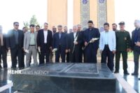 ادای احترام وزیر میراث فرهنگی به سه هزار شهید استان سمنان
