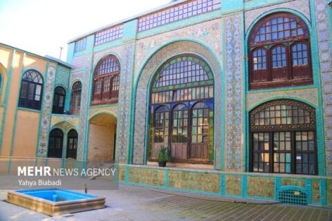 شاهکار کاشی‌نگاری در حصار رطوبت؛ تکیه معاون‌الملک در انتظار بودجه ملی