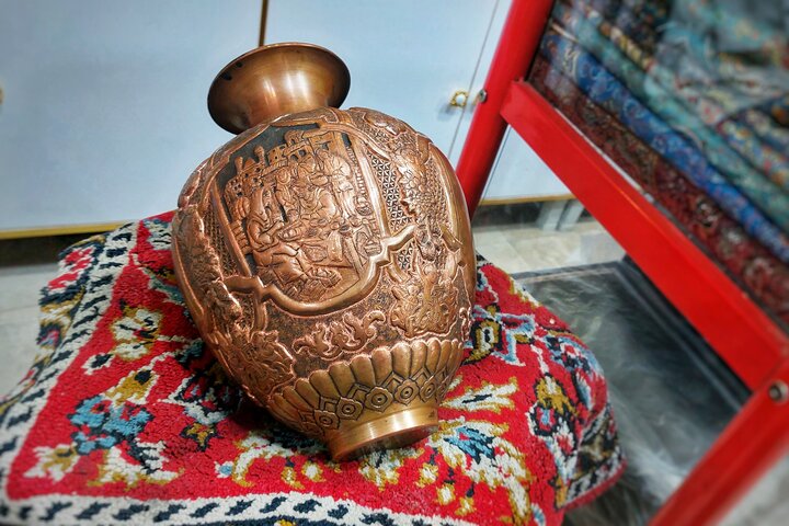 هنر قلمزنی در شیراز؛ وقتی تاریخ فارس روی فلز نقش میبندد هنر قلمزنی در شیراز؛ وقتی تاریخ فارس روی فلز نقش میبندد