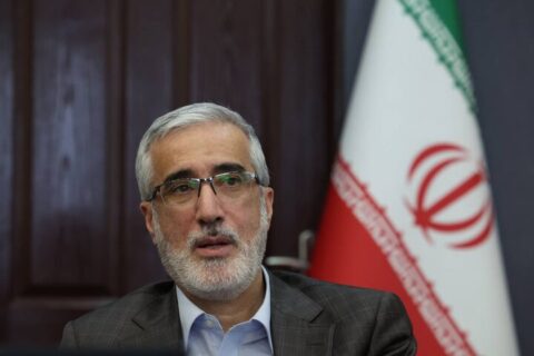 پیرصالحی: شرکتهای دارویی برای خرید ارز نقدینگی کافی ندارند پیرصالحی: شرکتهای دارویی برای خرید ارز نقدینگی کافی ندارند