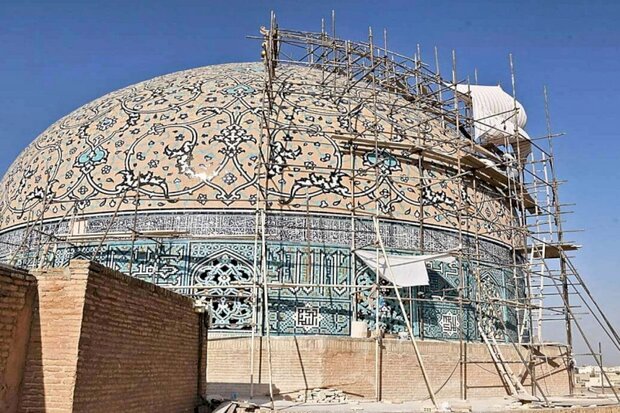 گنبد شیخ لطفالله پیش از بارشها به مرحله نصب کاشی رسید گنبد شیخ لطفالله پیش از بارشها به مرحله نصب کاشی رسید